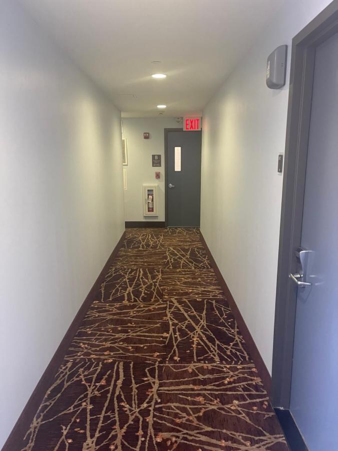 Days Inn By Wyndham Brooklyn Borough Park Ню Йорк Екстериор снимка
