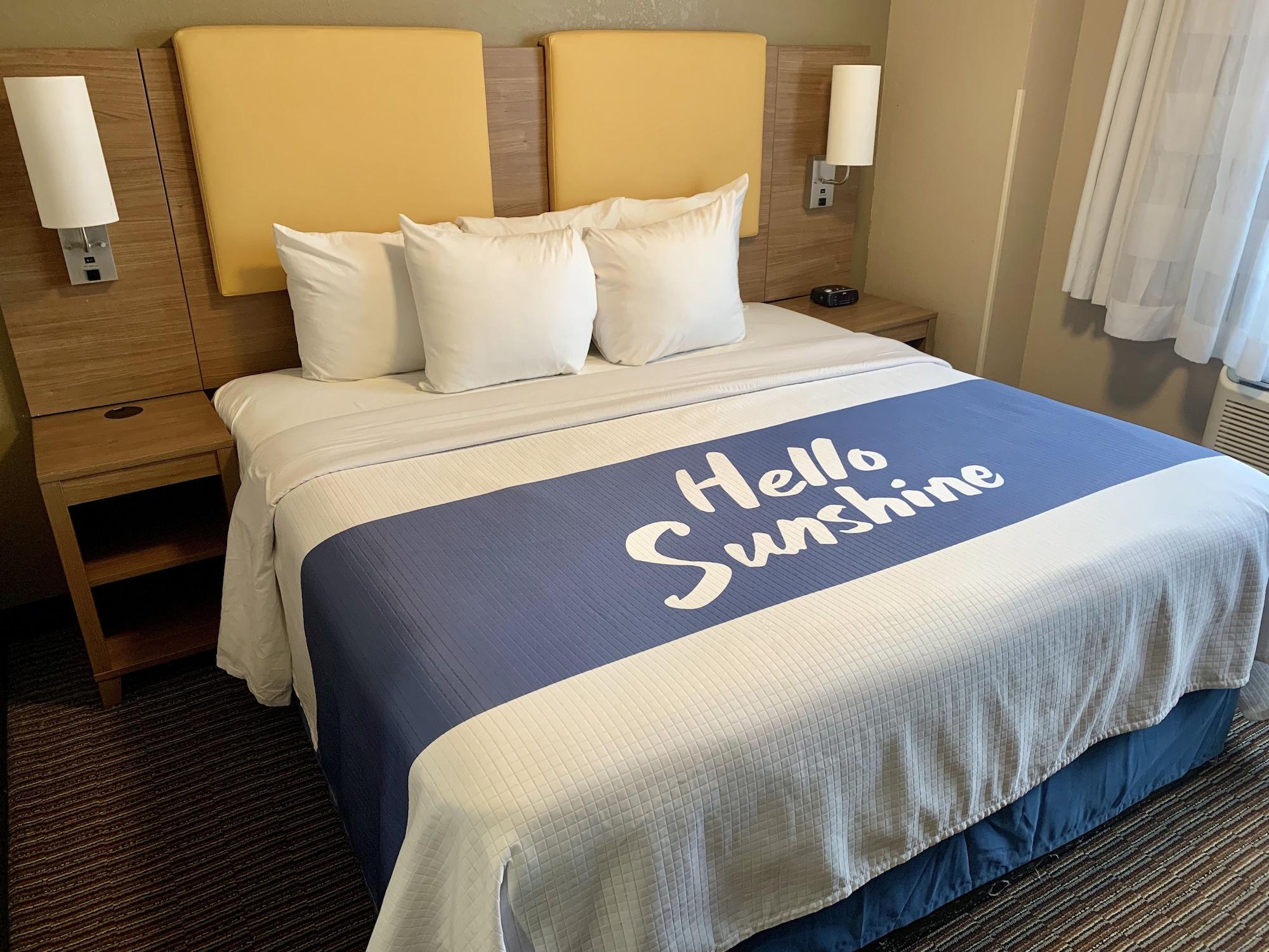 Days Inn By Wyndham Brooklyn Borough Park Ню Йорк Екстериор снимка