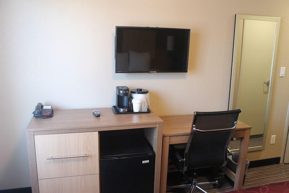 Days Inn By Wyndham Brooklyn Borough Park Ню Йорк Екстериор снимка