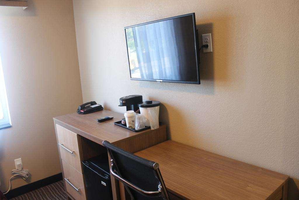 Days Inn By Wyndham Brooklyn Borough Park Ню Йорк Екстериор снимка