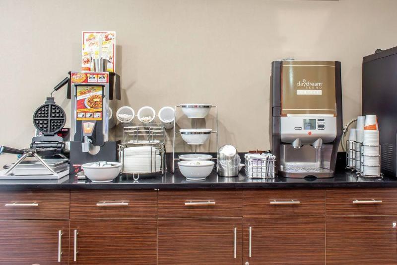 Days Inn By Wyndham Brooklyn Borough Park Ню Йорк Екстериор снимка