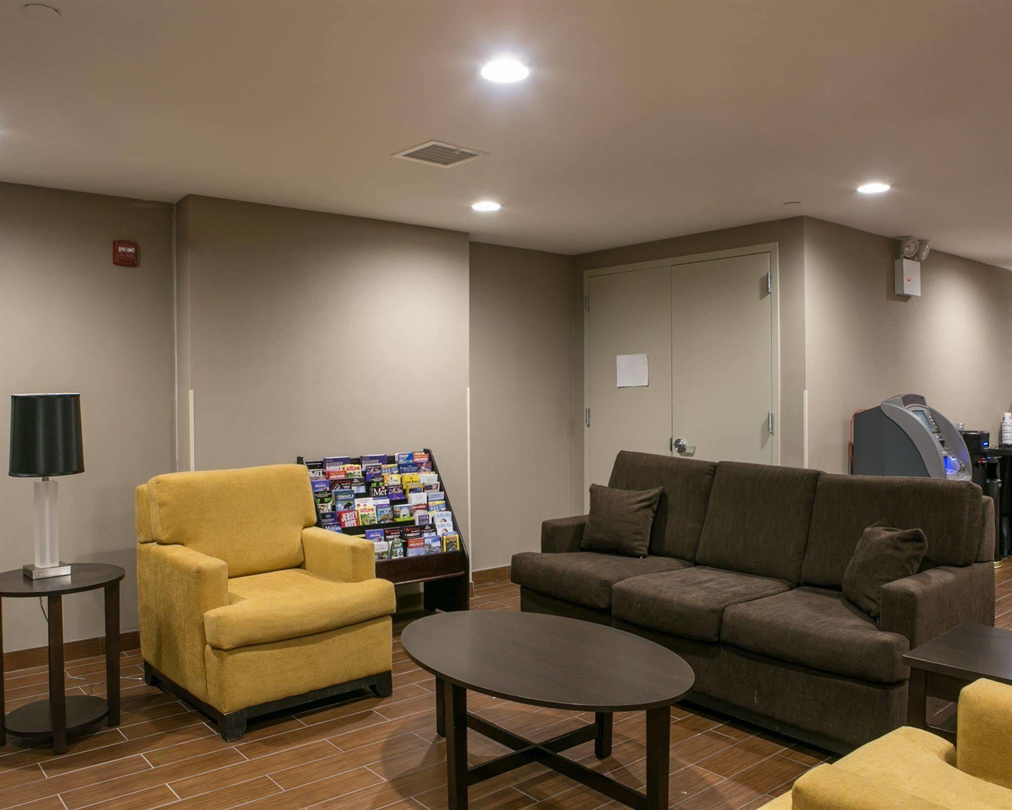 Days Inn By Wyndham Brooklyn Borough Park Ню Йорк Екстериор снимка