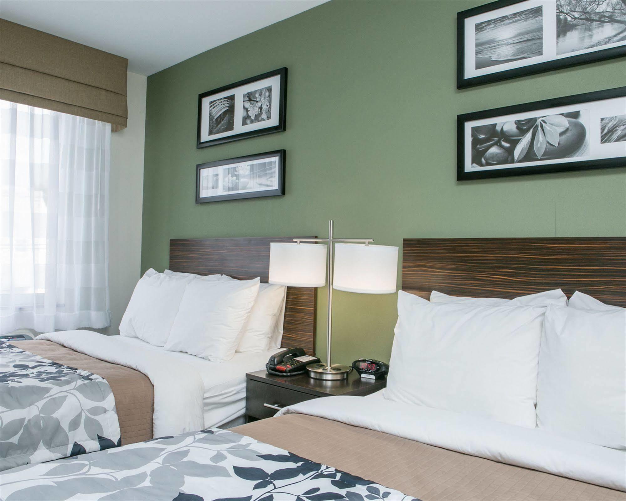 Days Inn By Wyndham Brooklyn Borough Park Ню Йорк Екстериор снимка