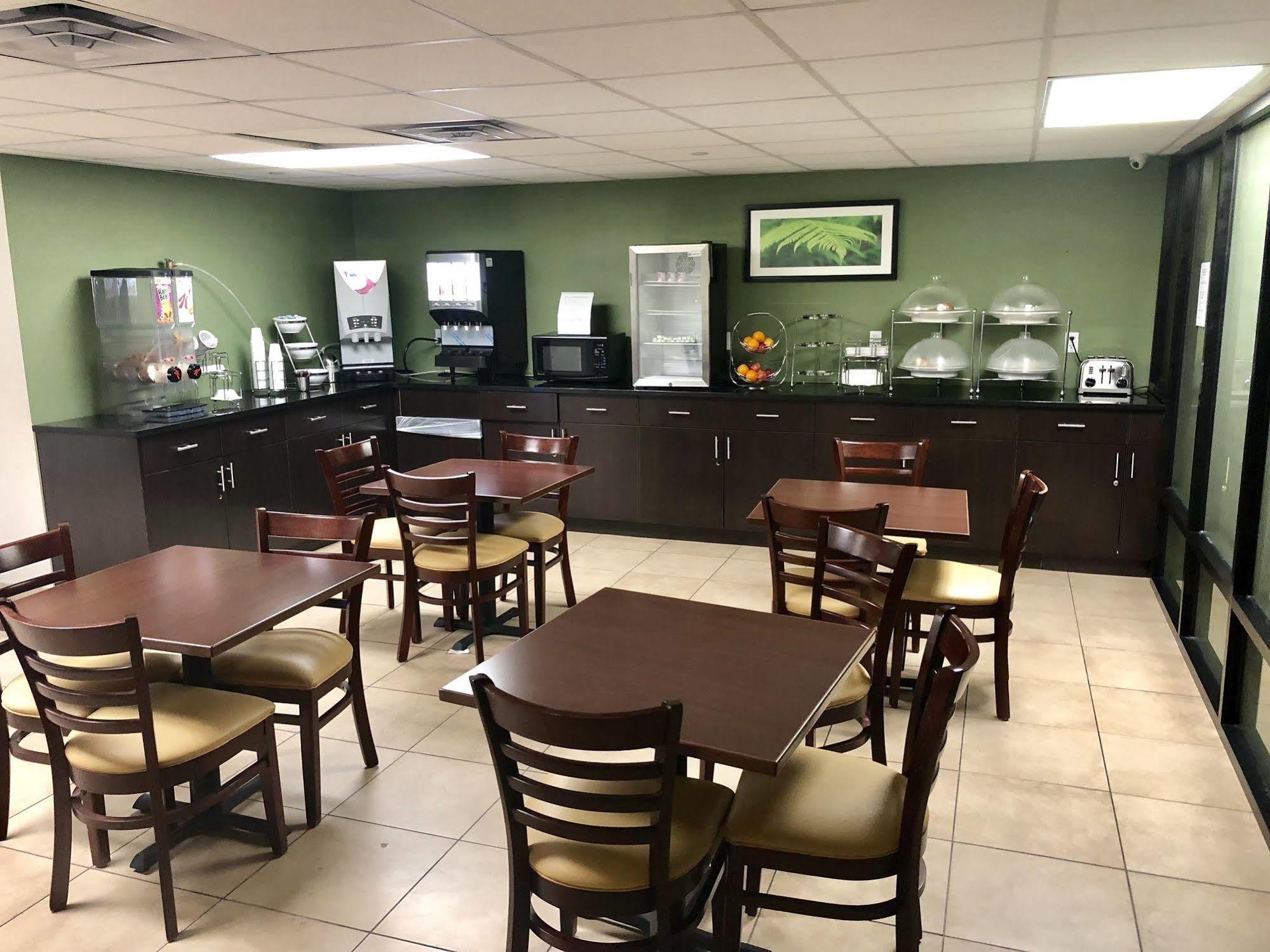 Days Inn By Wyndham Brooklyn Borough Park Ню Йорк Екстериор снимка