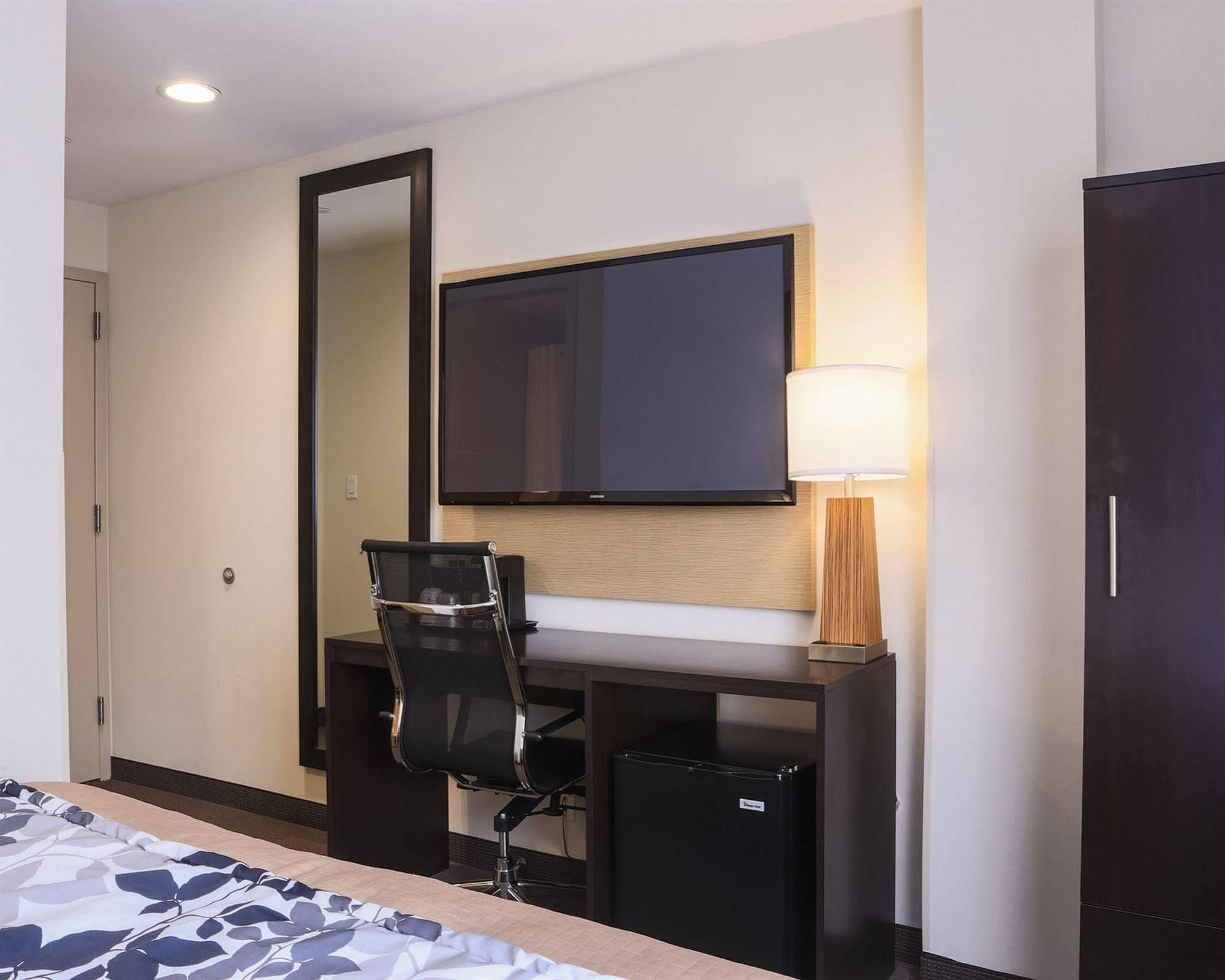 Days Inn By Wyndham Brooklyn Borough Park Ню Йорк Екстериор снимка