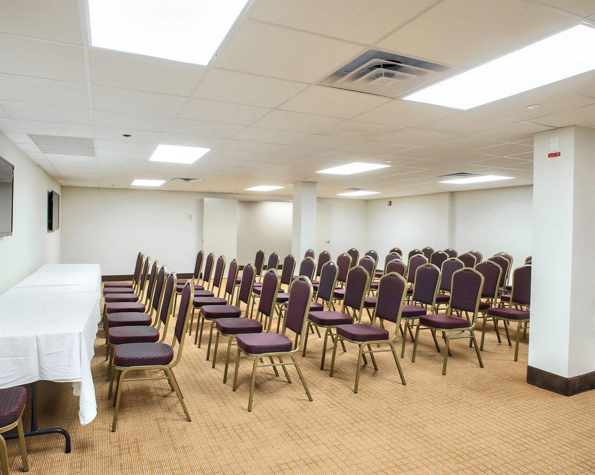 Days Inn By Wyndham Brooklyn Borough Park Ню Йорк Екстериор снимка