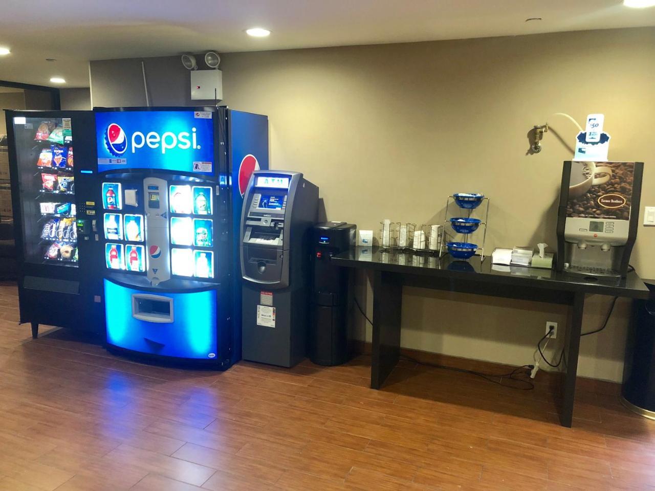 Days Inn By Wyndham Brooklyn Borough Park Ню Йорк Екстериор снимка