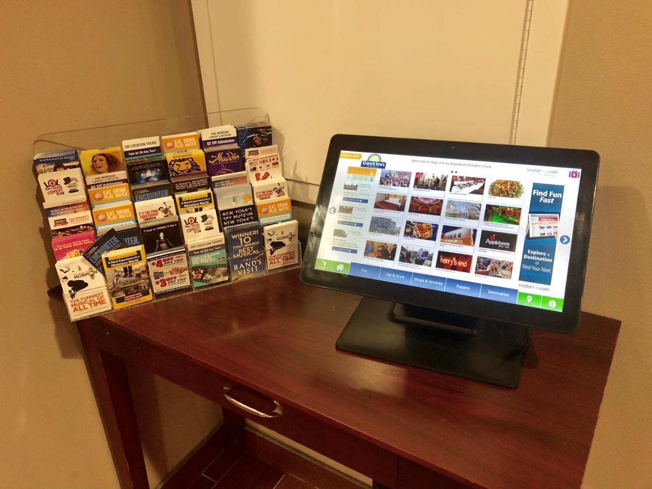 Days Inn By Wyndham Brooklyn Borough Park Ню Йорк Екстериор снимка