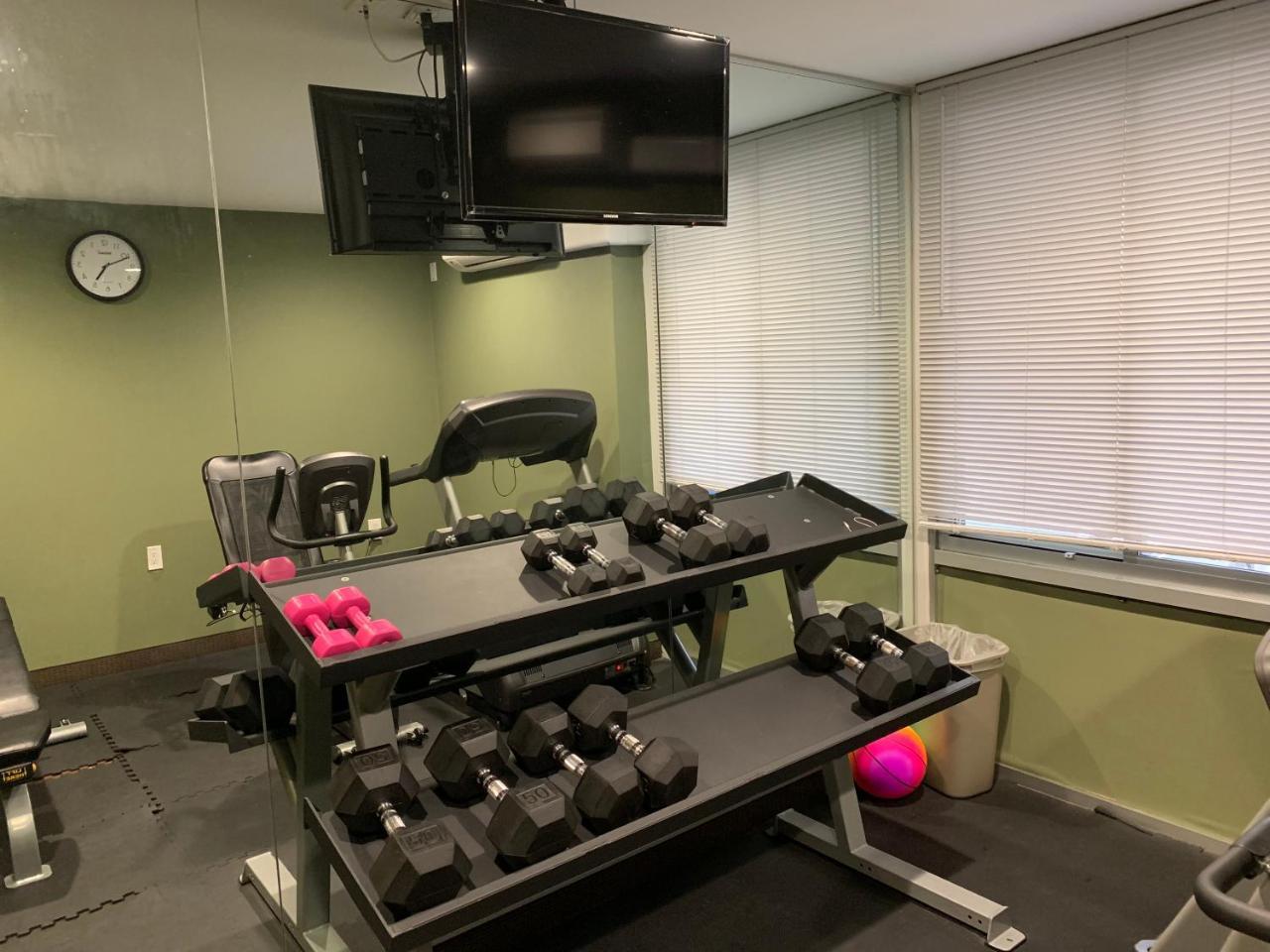 Days Inn By Wyndham Brooklyn Borough Park Ню Йорк Екстериор снимка