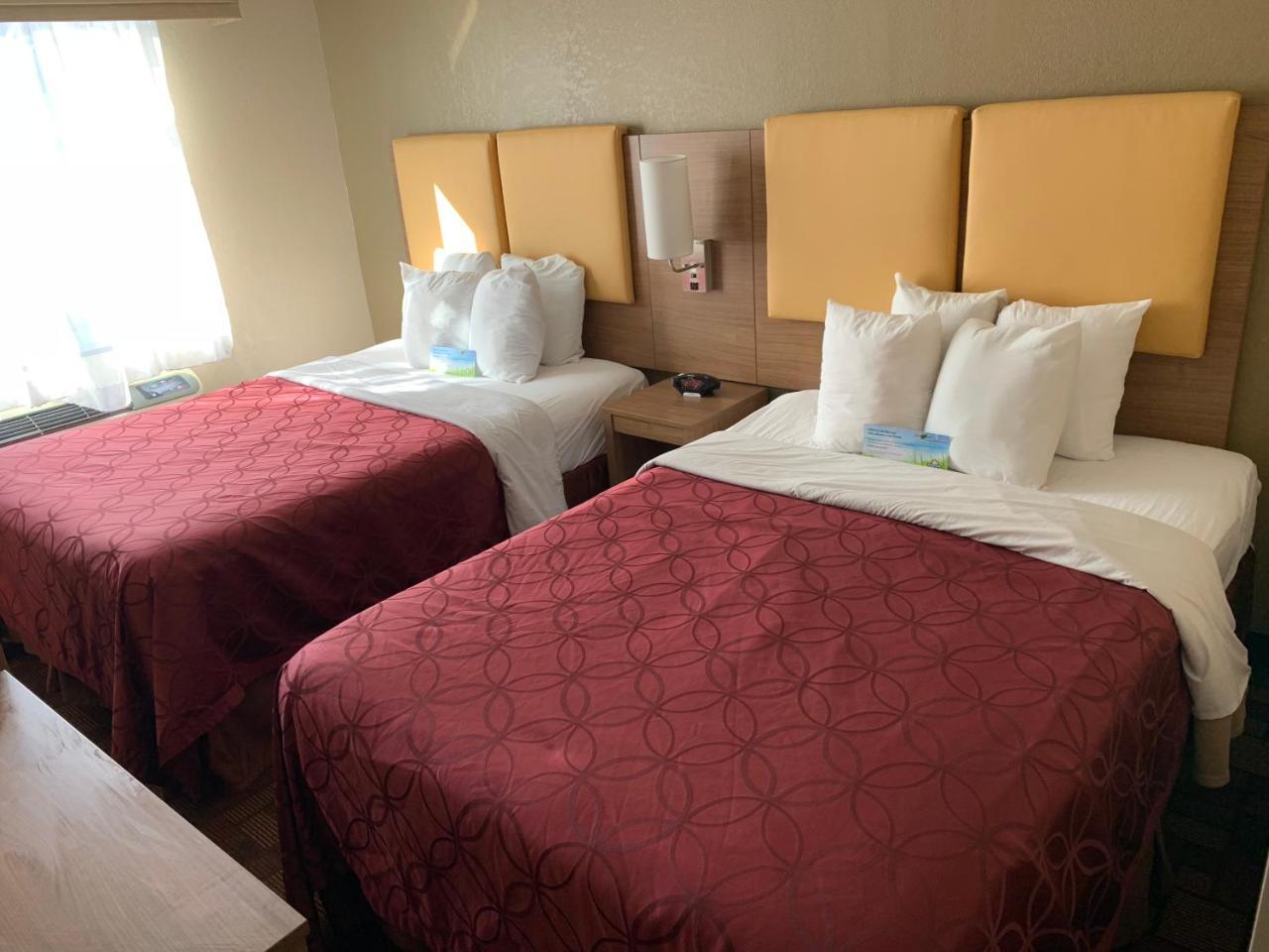Days Inn By Wyndham Brooklyn Borough Park Ню Йорк Екстериор снимка