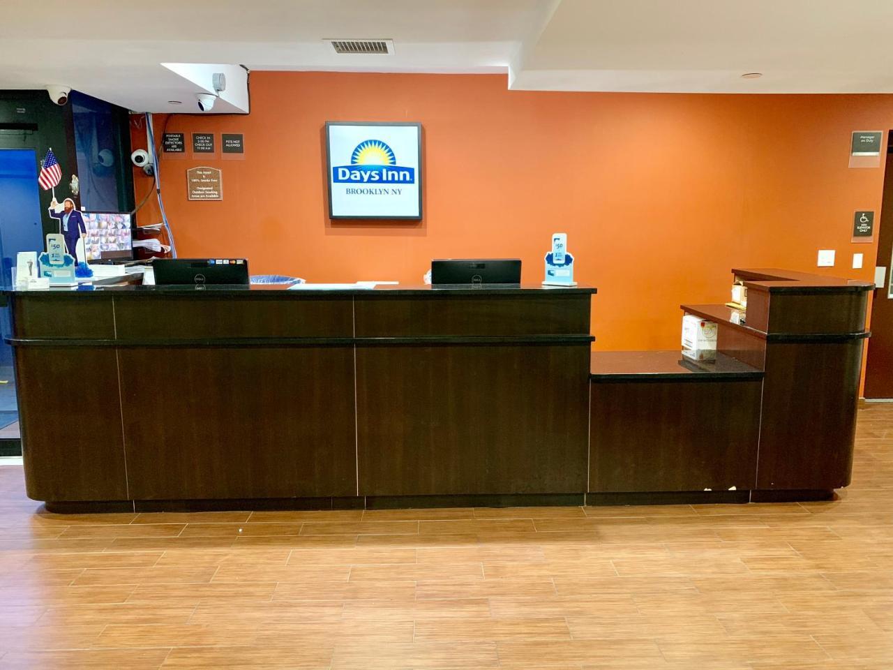 Days Inn By Wyndham Brooklyn Borough Park Ню Йорк Екстериор снимка