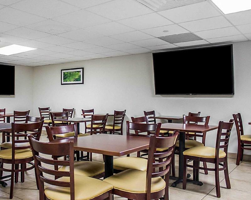Days Inn By Wyndham Brooklyn Borough Park Ню Йорк Екстериор снимка