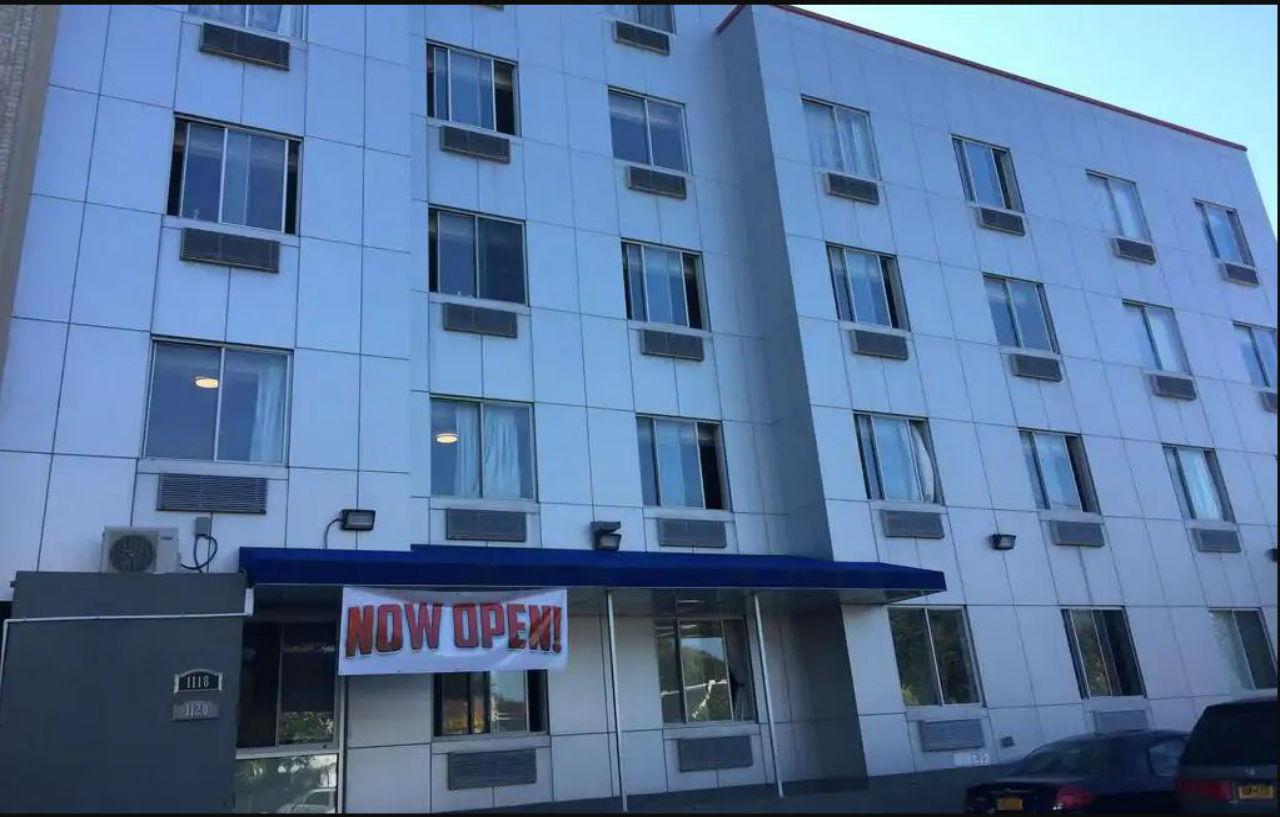 Days Inn By Wyndham Brooklyn Borough Park Ню Йорк Екстериор снимка