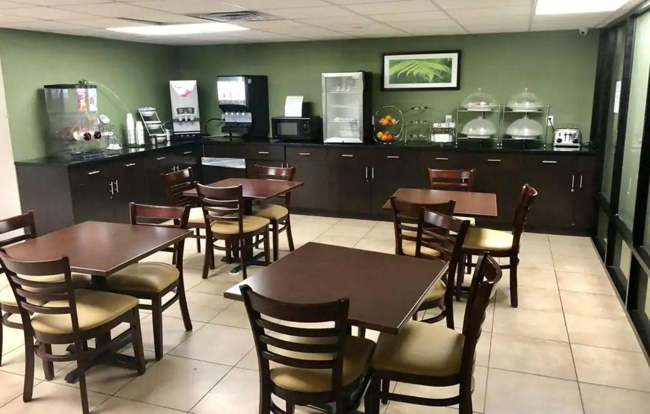 Days Inn By Wyndham Brooklyn Borough Park Ню Йорк Екстериор снимка
