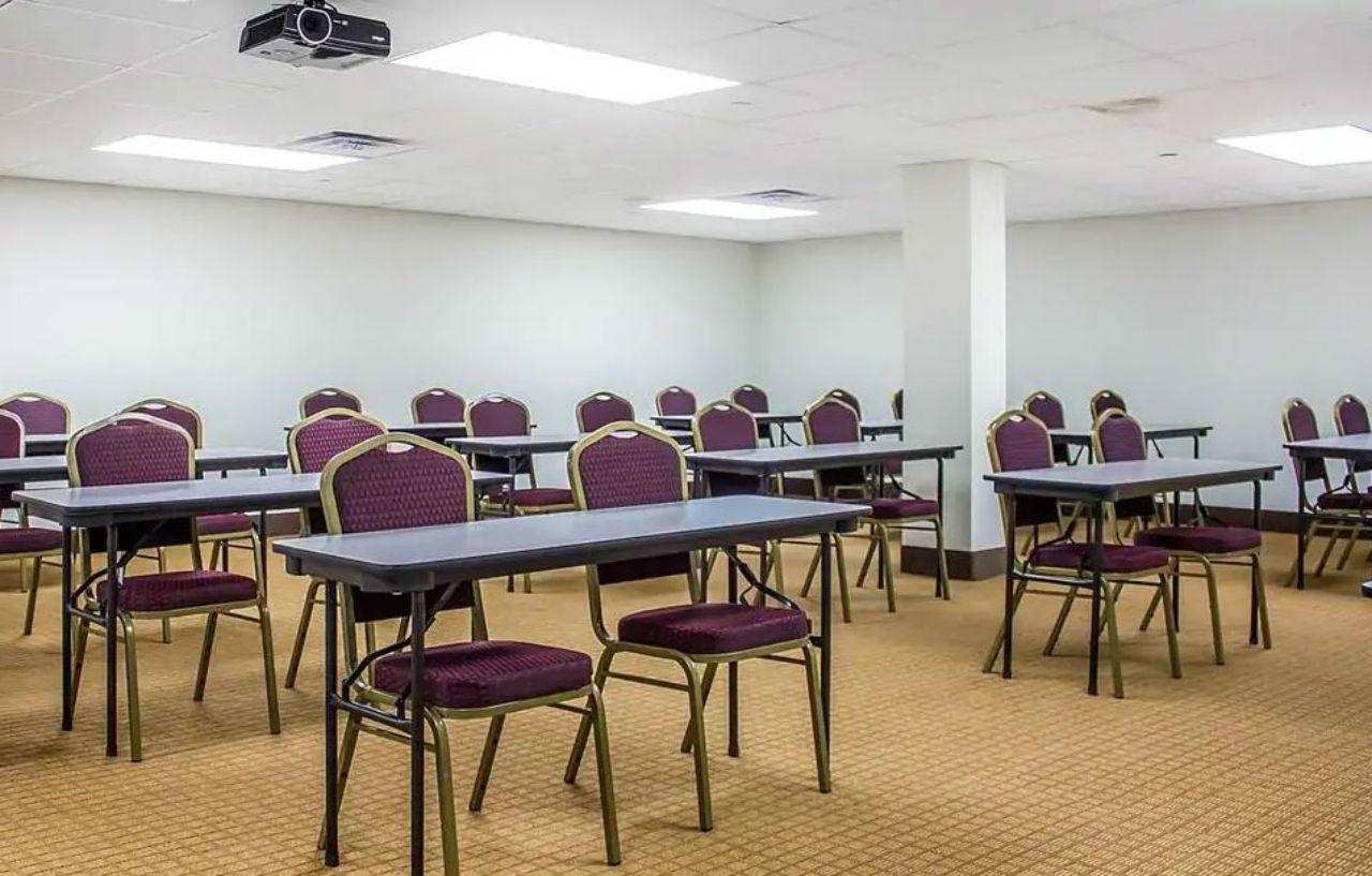 Days Inn By Wyndham Brooklyn Borough Park Ню Йорк Екстериор снимка